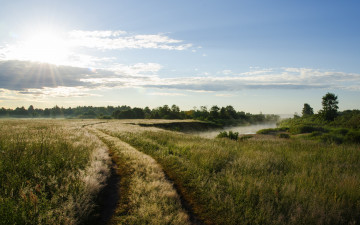 Картинка природа дороги поле река колкя трава туман облака
