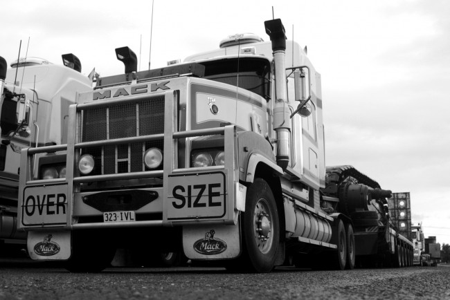 Обои картинки фото mack, titan, автомобили, концерн, volvo, ab, тяжелые, грузовики, сша