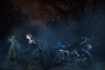 Картинка фэнтези фотоарт девушка кладбище мотоцикл