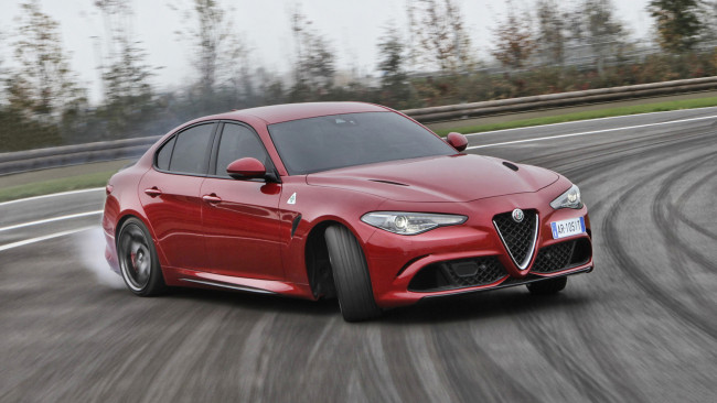 Обои картинки фото alfa romeo giulia quadrifoglio 2017, автомобили, alfa romeo, quadrifoglio, 2017, giulia, alfa, romeo