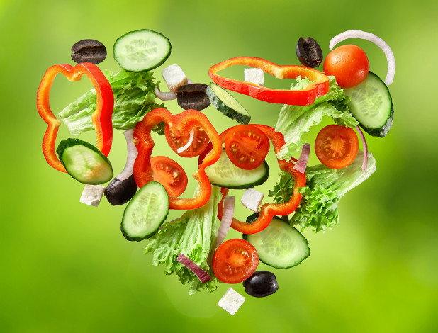 Обои картинки фото еда, овощи, оливки, перец, сыр, помидоры, салат