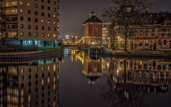 Обои картинки фото города, - огни ночного города, вода, нидерланды, огни, дерево, канал, ночь, фонари, река