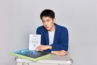 Картинка мужчины wang+yi+bo актер пиджак карточка сундук