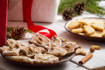 Картинка праздничные угощения шишки печенье