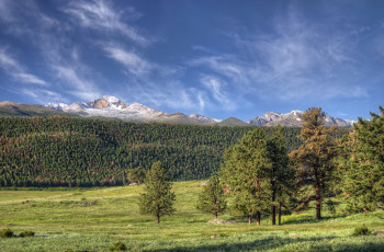 Картинка природа пейзажи облака луг лес горы
