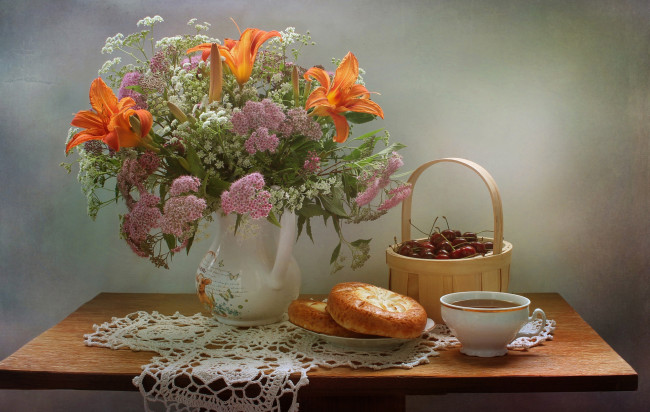 Обои картинки фото еда, натюрморт, черешня, цветы, лето, июнь, выпечка, чай, ватрушки