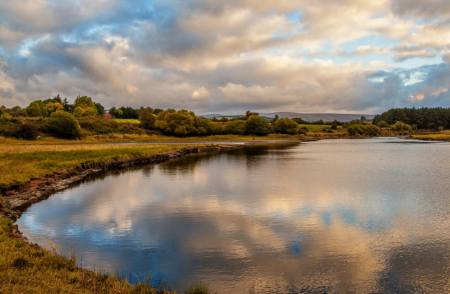 Обои картинки фото ирландия, природа, реки, озера, облака, деревья, трава, водоем
