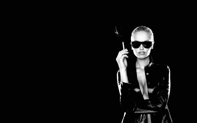Обои картинки фото Adriana Sklenarikova Karembeu, девушки, , , karembeu, сигарета, темные, очки, черная, рубашка