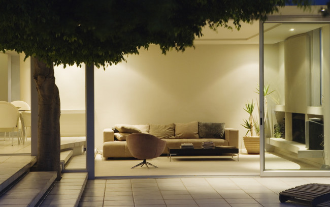 Обои картинки фото интерьер, веранды, террасы, балконы, ступеньки, комната, подушки, растение, диван, листва, дерево, кресло, плитка