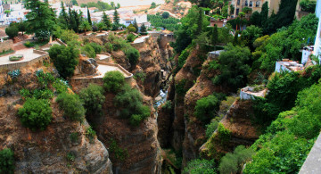 Картинка испания андалусия природа горы скалы река растительность ущелье