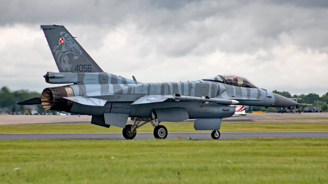 Обои картинки фото lockheed martin f-16c fighting falcon, авиация, боевые самолёты, истребитель
