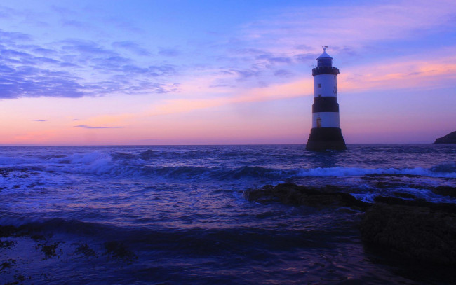 Обои картинки фото природа, маяки, маяк, англси, океан, волны, уэльс