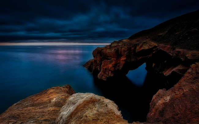Обои картинки фото природа, побережье, камни, море, облака, ночь