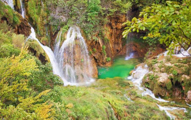Обои картинки фото природа, водопады, водопад, деревья, лес, скалы
