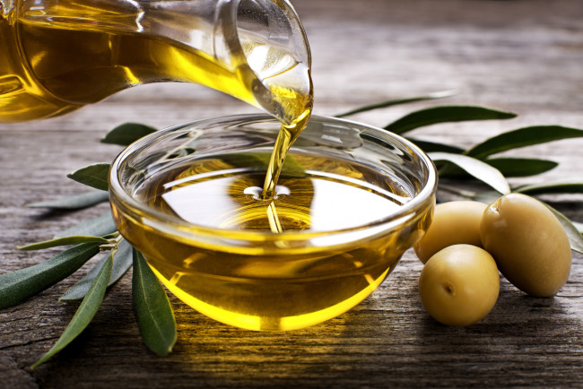 Обои картинки фото еда, оливки, оливковое, масло