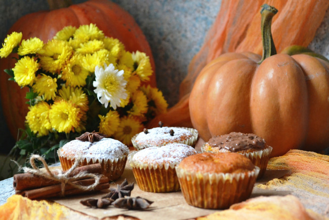 Обои картинки фото еда, пирожные,  кексы,  печенье, выпечка, корица, тыква, цветы, осень, кексы