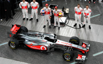 Картинка спорт формула команда formula 1 болид пилоты vodafone mclaren mercedes