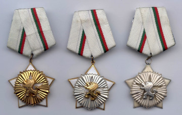 Картинка болгарские ордена разное награды львы ленточка белый орден