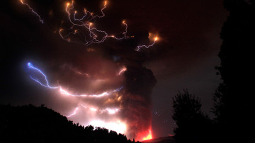 Картинка puyehue cordon caulle volcanic chain природа молния гроза ночь вулкан молнии пепел извержение