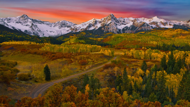 Обои картинки фото природа, горы, лес, осень, снег, дорога
