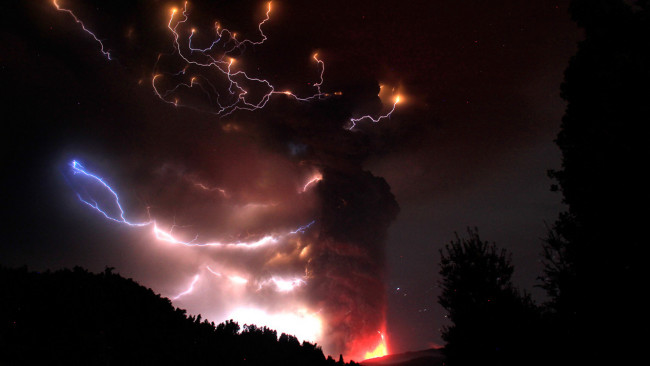 Обои картинки фото puyehue, cordon, caulle, volcanic, chain, природа, молния, гроза, ночь, вулкан, молнии, пепел, извержение