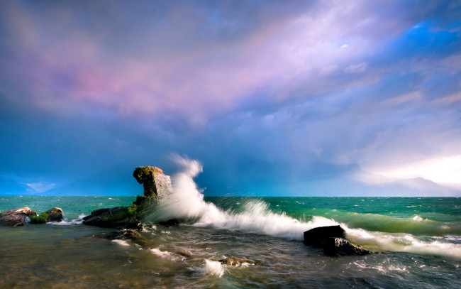 Обои картинки фото crashing, waves, природа, моря, океаны, океан, камни, волны, прибой, брызги, пена
