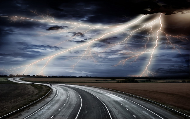 Обои картинки фото lightning, природа, молния, гроза, буря, молнии, горизоонт, дорога, поля