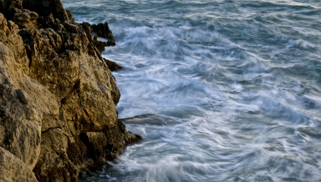 Обои картинки фото природа, вода, берег, волны, море, скалы