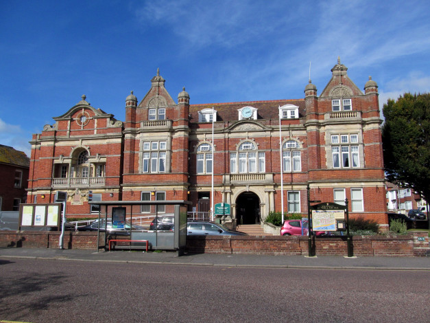 Обои картинки фото bexhill town hall, sussex, uk, города, - здания,  дома, bexhill, town, hall