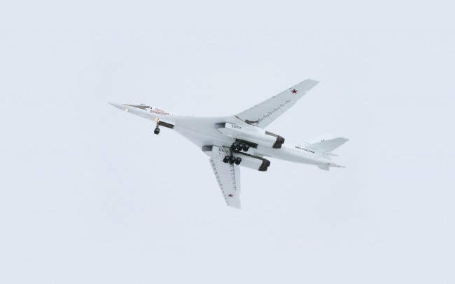 Обои картинки фото авиация, боевые самолёты, ссср, самолет, полет, лебедь, ту, 160, небо, туполев, ввс, бомбардировщик, россия