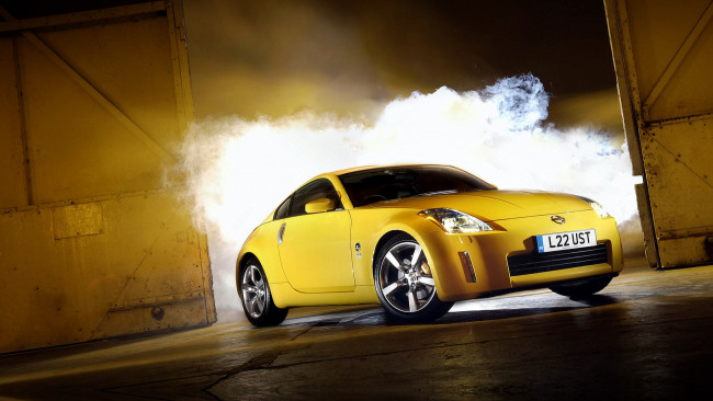 Обои картинки фото nissan 350z, автомобили, nissan, datsun, ниссан, желтый, дым, двери