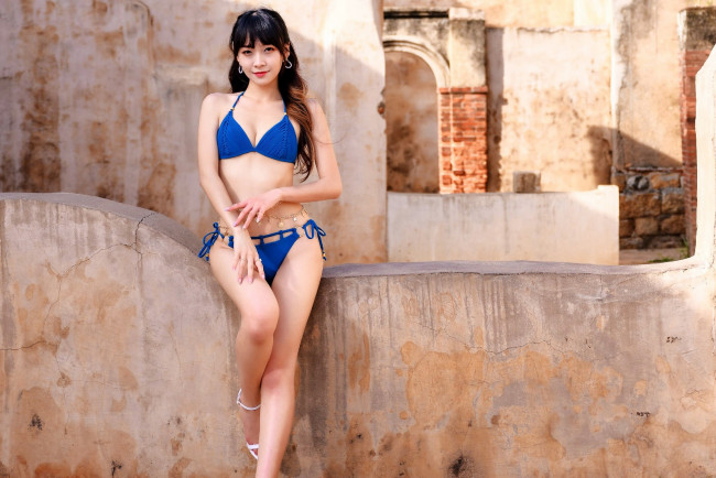 Обои картинки фото девушки, - азиатки, азиатка, синий, купальник