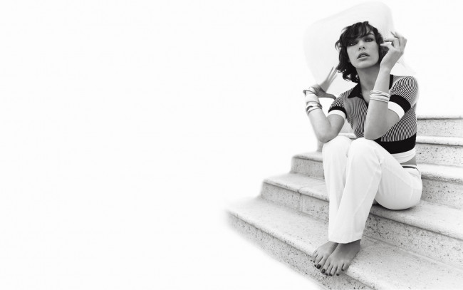 Обои картинки фото Milla Jovovich, милла, йовович, девушки, , , лестница