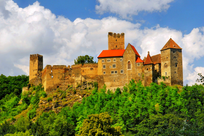 Обои картинки фото нижняя, австрия, хардегг, города, дворцы, замки, крепости, лес, замок, шпили, башни