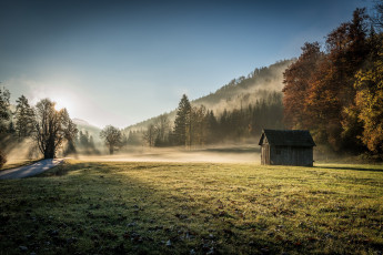 Картинка природа пейзажи туман утро дом поле
