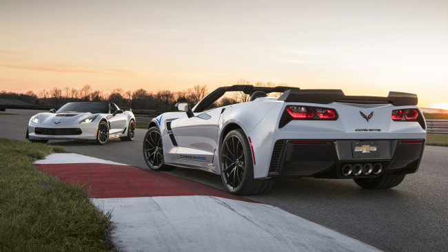 Обои картинки фото chevrolet corvette carbon 65 edition coupe and convertible 2018, автомобили, corvette, 2018, convertible, coupe, edition, carbon, 65, chevrolet