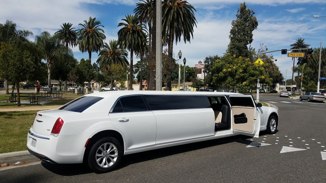 Обои картинки фото chrysler 300 limousine 2016, автомобили, выставки и уличные фото, chrysler, 300, limousine, 2016