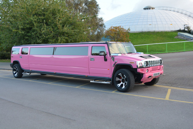 Обои картинки фото pink hummer h2 limousine 2012, автомобили, hummer, pink, h2, limousine, 2012