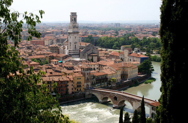 Обои картинки фото верона, италия, города, панорамы, река, колокольня, дома