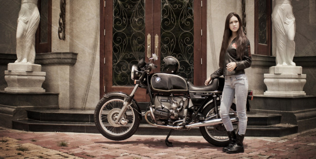 Обои картинки фото мотоциклы, мото, девушкой, bmw