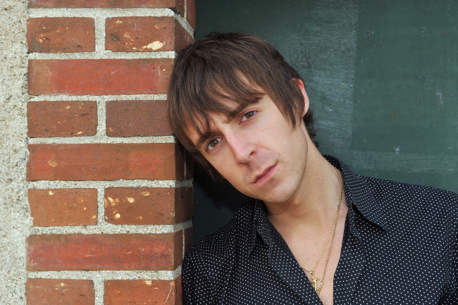 Обои картинки фото miles kane, музыка, стена, вокалист, miles, kane