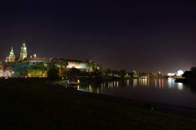 Обои картинки фото wawel,  krakоw,  poland, города, - огни ночного города, ночь, река, poland, krakоw, польша, краков, замок, огни