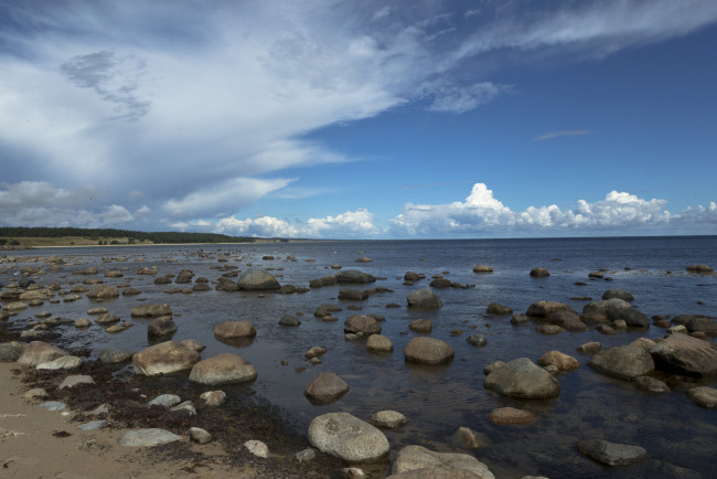 Обои картинки фото природа, побережье, берег, вода, облака, камни, небо