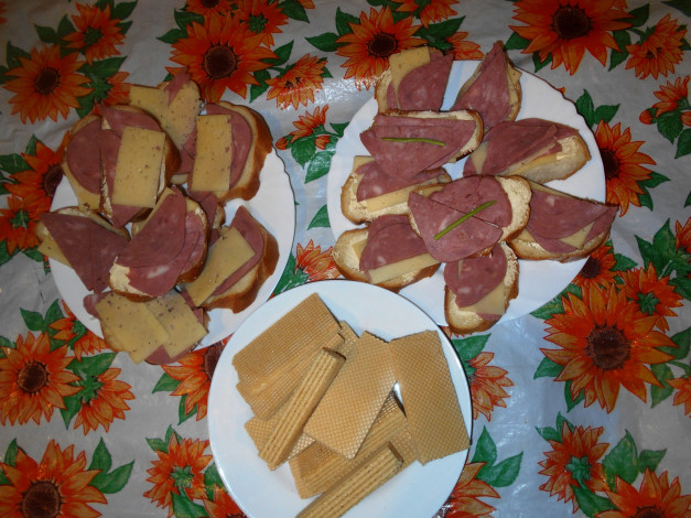Обои картинки фото еда, бутерброды,  гамбургеры,  канапе, сыр, вафли, хлеб, колбаса, печенье