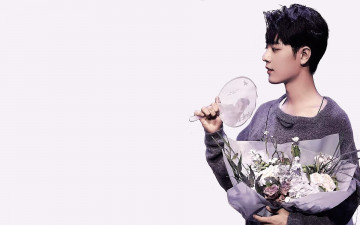 Картинка мужчины xiao+zhan актер цветы веер свитер
