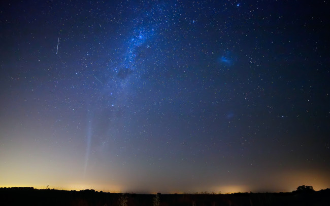Обои картинки фото космос, разное, другое, lovejoy, комета, метеор, спутник, магелановы, облака