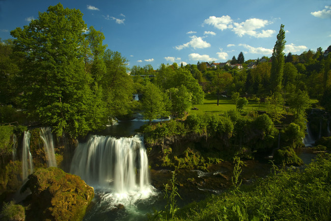 Обои картинки фото хорватия, природа, водопады, деревья, потоки, воды, дома