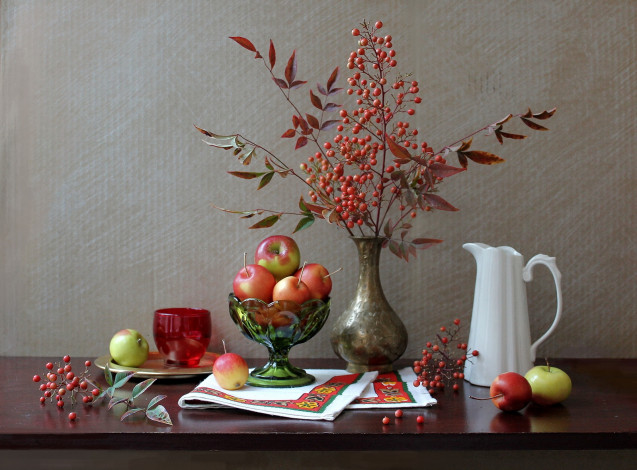 Обои картинки фото еда, натюрморт, ваза, ягоды, яблоки