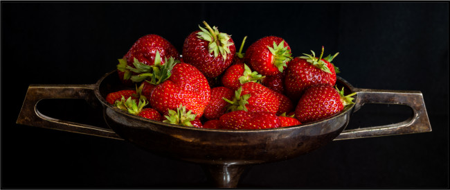 Обои картинки фото еда, клубника,  земляника, ягоды, чаша