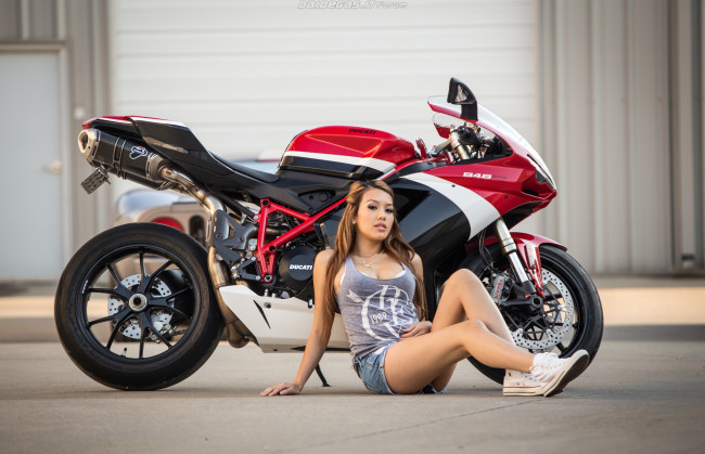 Обои картинки фото мотоциклы, мото с девушкой, ducati